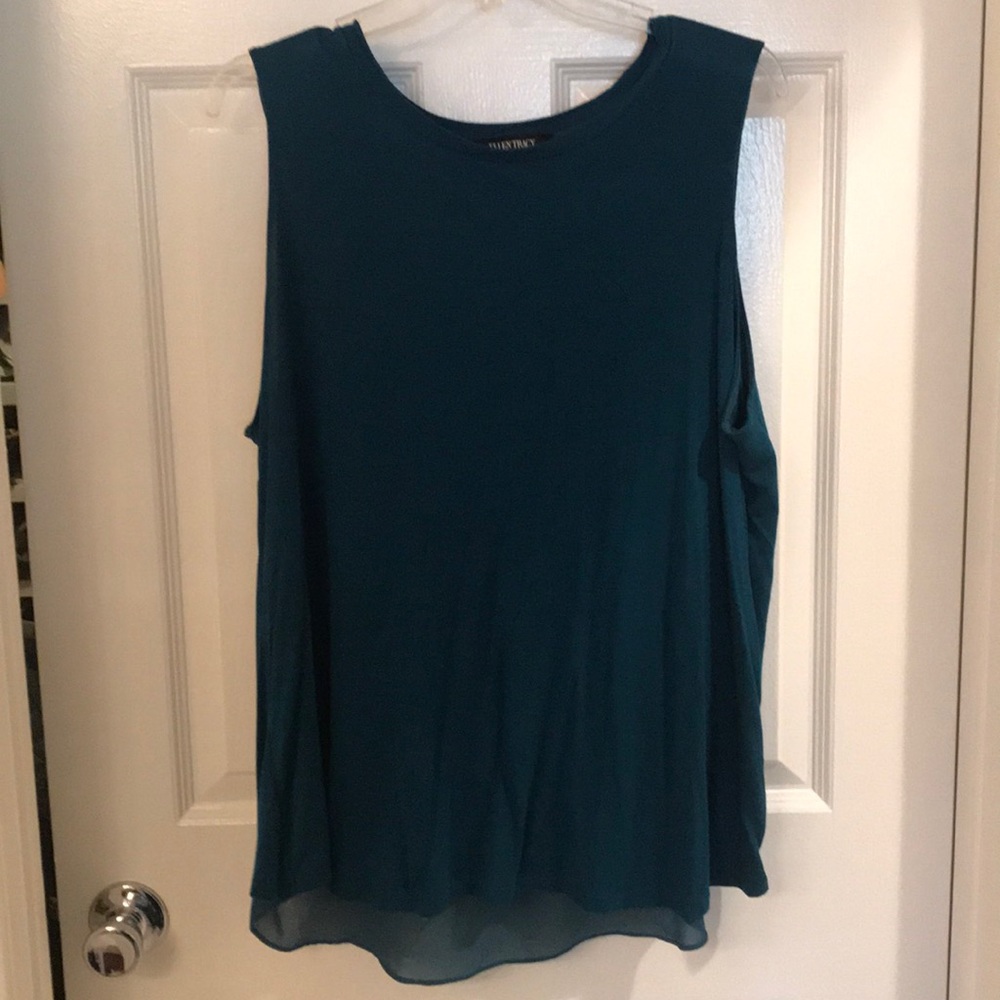 Cute dark teal top!